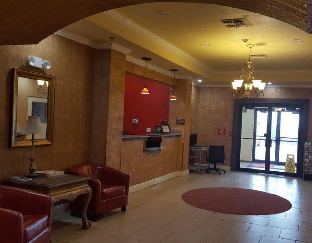 Reddy Hotel Plainview Екстериор снимка