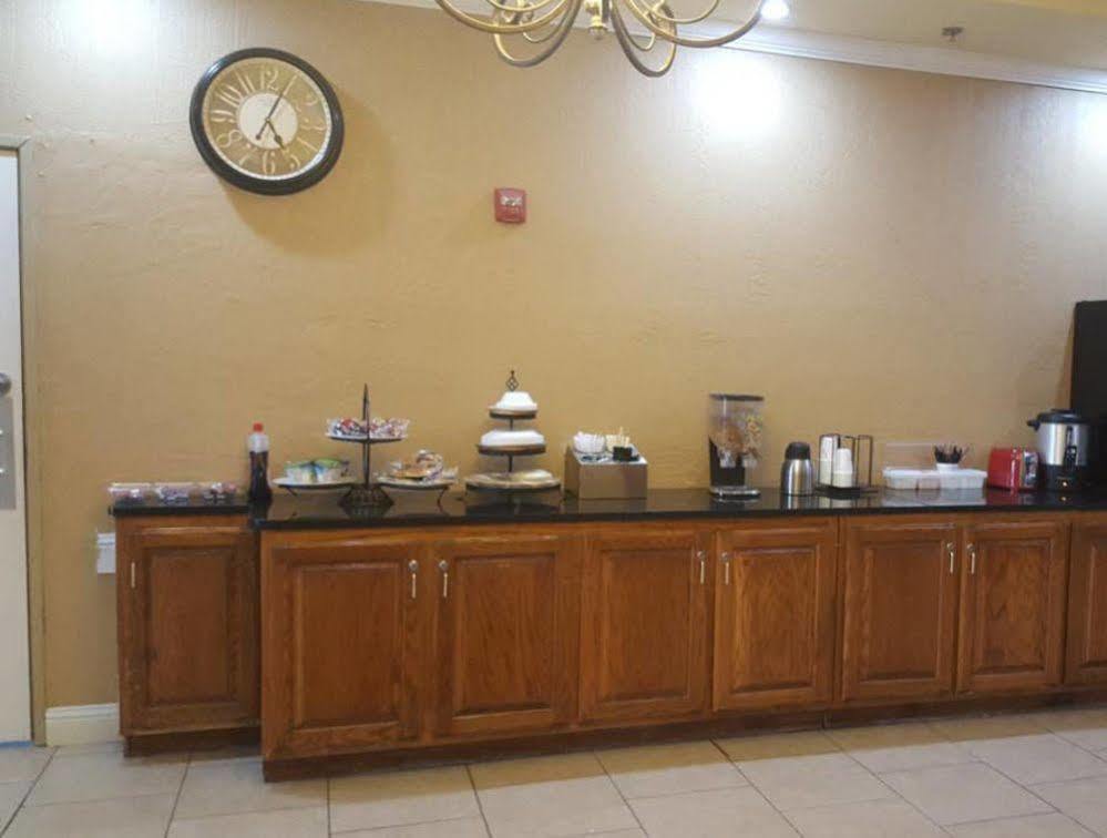 Reddy Hotel Plainview Екстериор снимка
